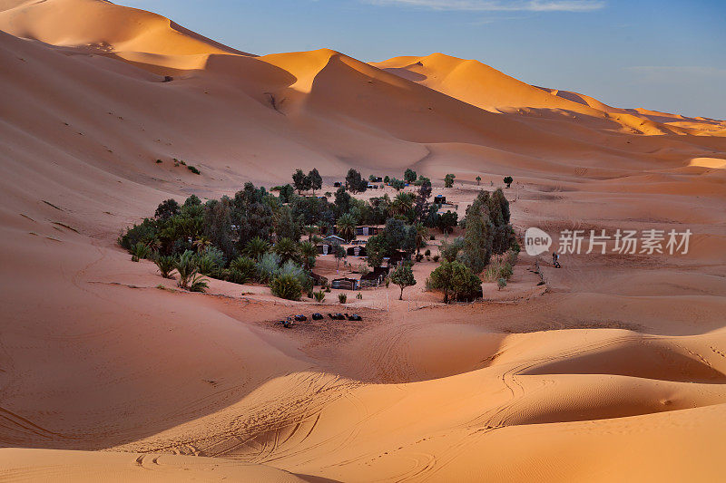 沙子和Erg Chebbi沙漠，Merzouga，摩洛哥，北非